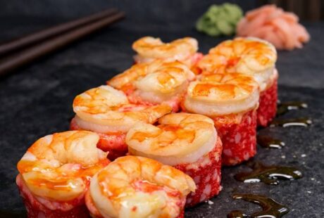 Запечений рол з тигровою креветкою